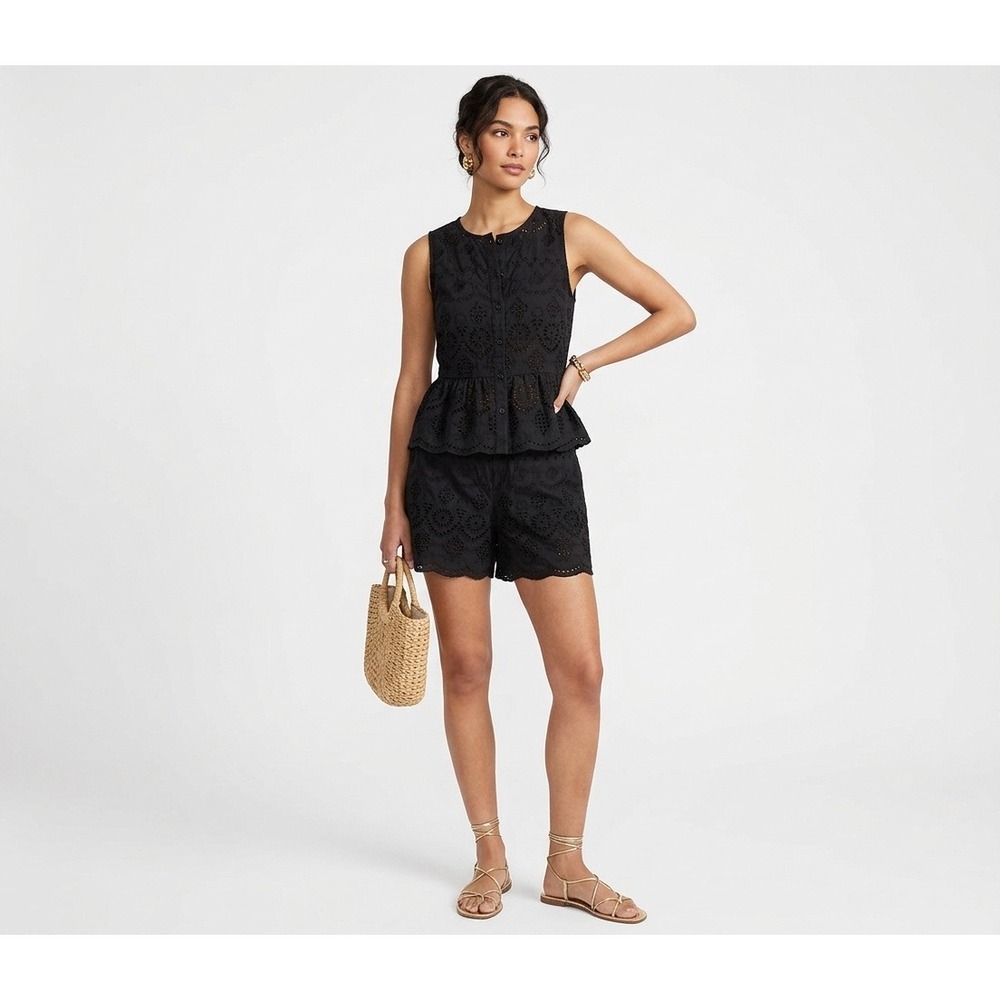 Sundance Black Eyelet Expression Floral Shorts Scalloped Hem L 80586-L-D001
